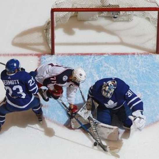 НХЛ: Пять очков Кадри принесли победу Торонто