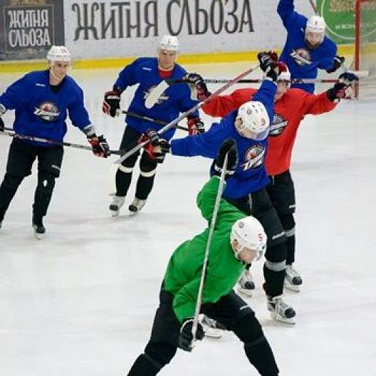 Фотографии тренировки Донбасса на льду Айсберга