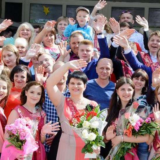 Донецкий клуб поздравляет выпускников