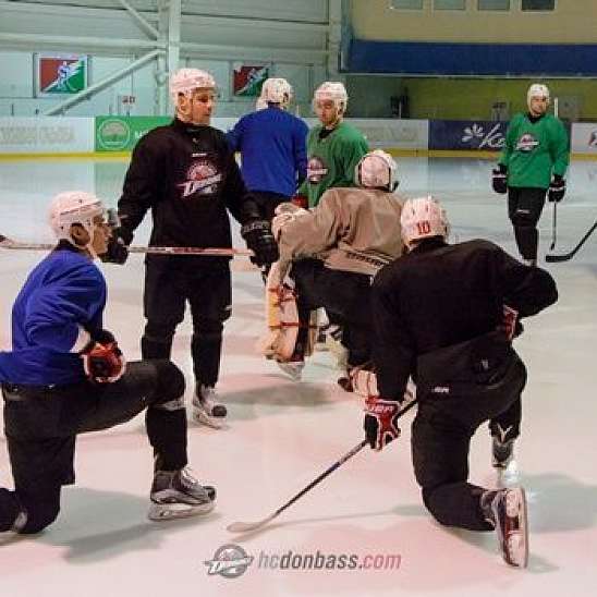 Тренировка Донбасса в  Кривом Роге накануне игры 8-го тура