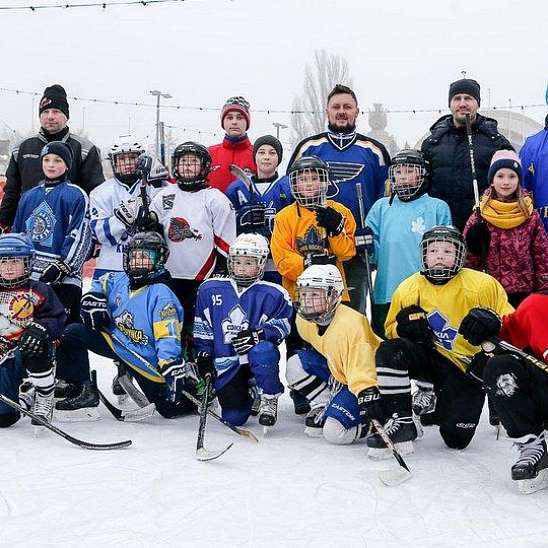 Легенды украинского хоккея провели мастер-класс для воспитанников ДЮСШ