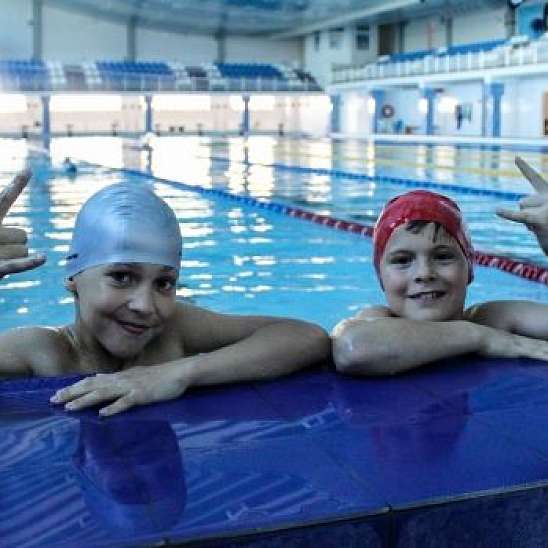 Теперь и в воде: хоккеисты ДЮСШ ХК "Донбасс" посещают плавательный бассейн