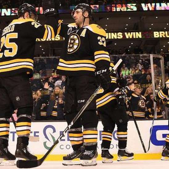 НХЛ: Бостон продлил серию без поражений в основное время до 14 матчей