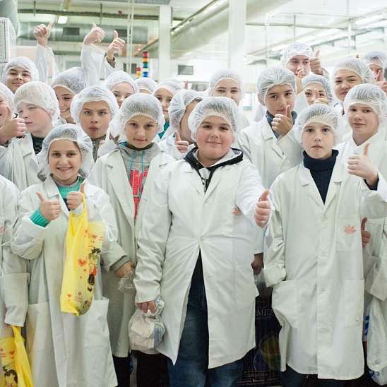 Фанаты ХК «Донбасс» из Кондратовки посетили фабрику «Конти» и опробовали лед «Альтаира»