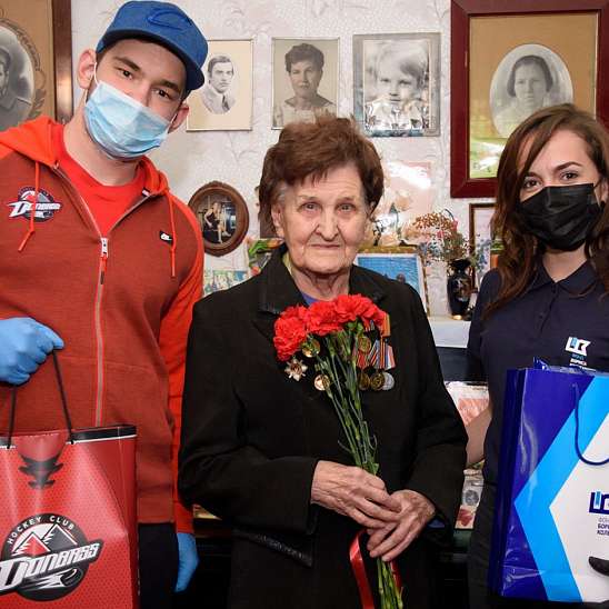 Хоккейный клуб «Донбасс» поздравил ветеранов Донетчины с Днем Победы