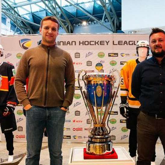 УХЛ презентовала чемпионский кубок Украины по хоккею