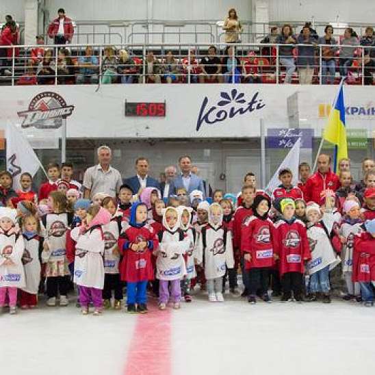 Ледовый сезон клубной школы открыли в Дружковке