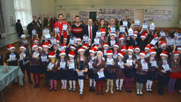 Дети Донецкой области получили более 60 000 новогодних подарков от ХК "Донбасс" и благотворительного Фонда Бориса Колесникова