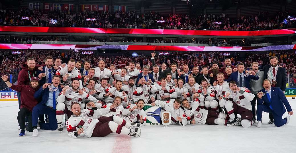 «За вами увесь світ!» Чемпіони та призери чемпіонату світу з хокею звернулись до українців
