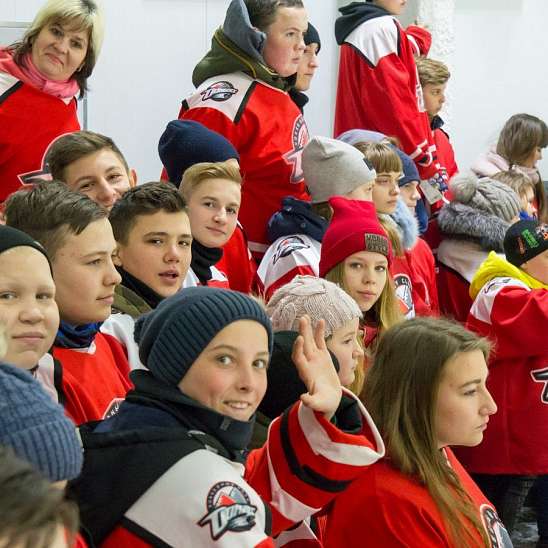 Школьники из Шахово приехали на хоккей