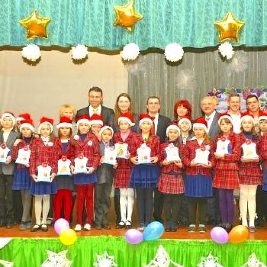 Дети Донецкой области получили новогодние подарки от ХК "Донбасс" 