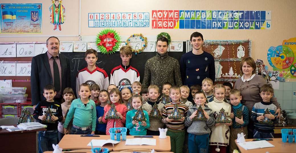 ХК «Донбасс» поздравил самый многочисленный фан-клуб с Днем святого Николая