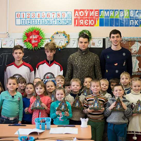 ХК «Донбасс» поздравил самый многочисленный фан-клуб с Днем святого Николая