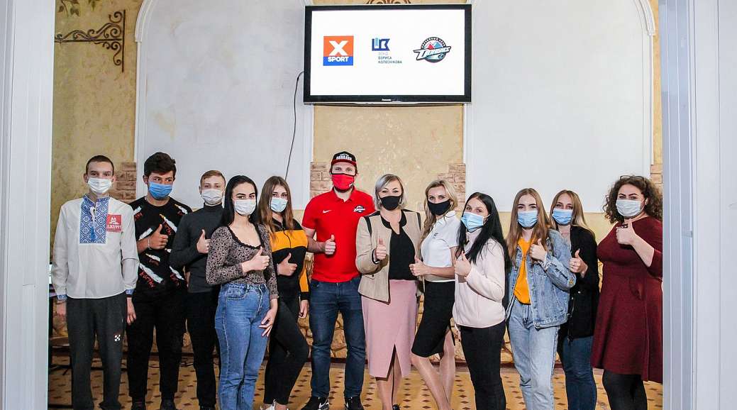 ХК «Донбасс» и Фонд Бориса Колесникова подарили телевизор Константиновскому училищу