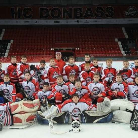 Хоккеисты ДЮСШ одержали победу на турнире в Харькове 
