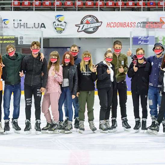 Ученики Кураховского профлицея посетили фабрику «Конти» и ледовую арену «Альтаир»