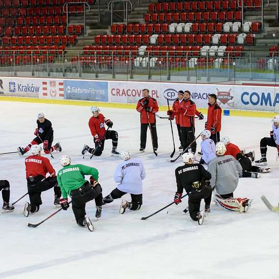 «Донбасс» опробовал лед арены в Кракове