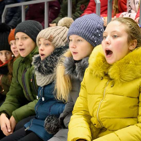 Для детей из Добропольского района организовали поездку на «Конти» и хоккейный матч